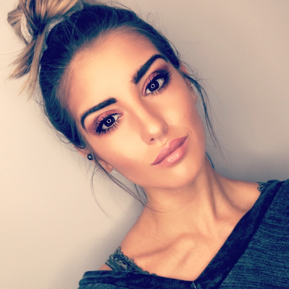 Meet your Posher, Amina